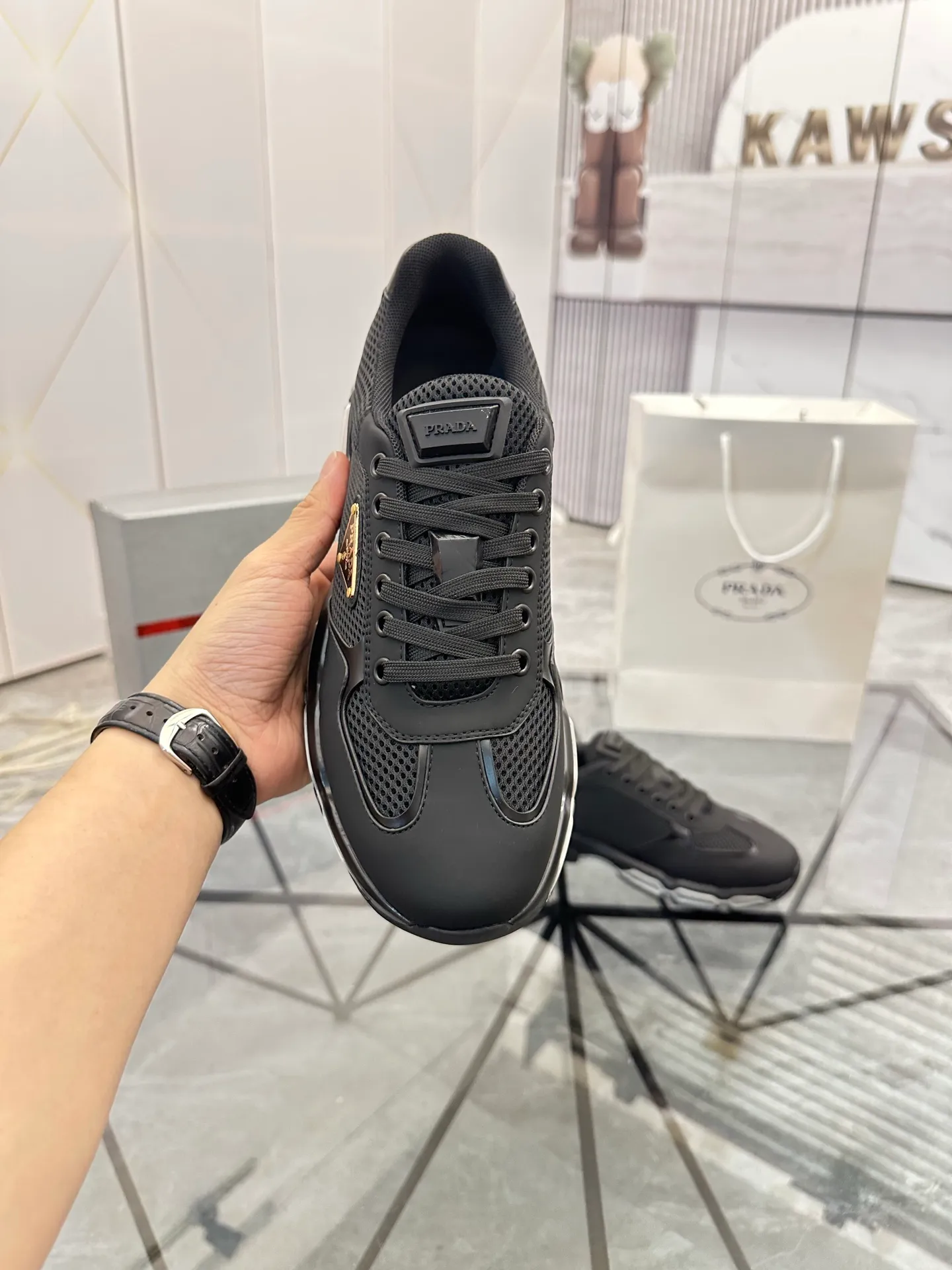 Men's shoes for sale 💰: 💰P660¥ High-end top quality Product trademark: Prada *"Prada*" low-top casual shoes Regular size: 38-45 (can be customized to 46) Product materials: Upper imported first-layer cowhide spliced ​​with original fabric, breathable lining, cowhide foot pads, original air cushion outsole. No.: 001